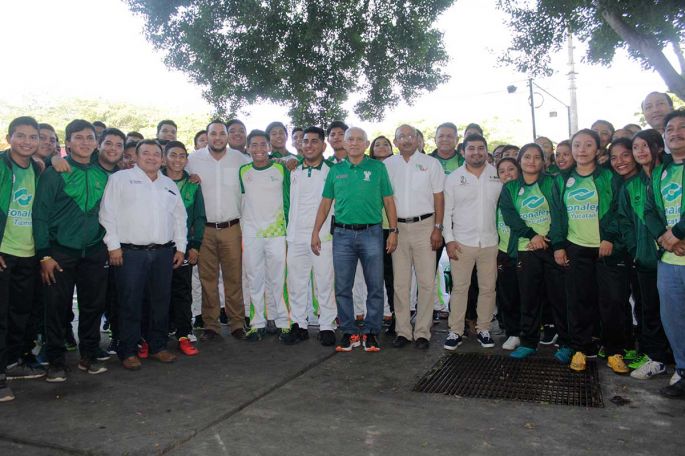 Abanderamiento de yucatecos rumbo a Juegos Deportivos del CONADEMS 