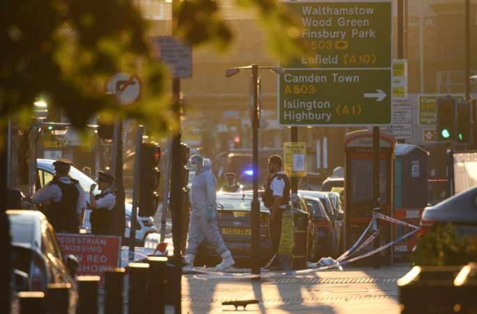Sangre en Londres, atentado deja un muerto y 10 heridos.