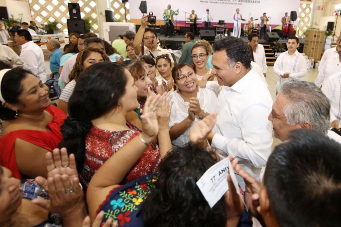 Servidores públicos, partícipes en crecimiento de Yucatán: RZB  