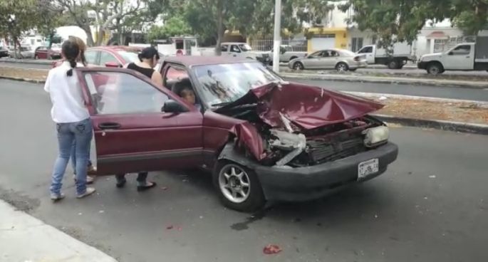 "Se mareó, chocó y desbarató su tsuru" (VIDEO)