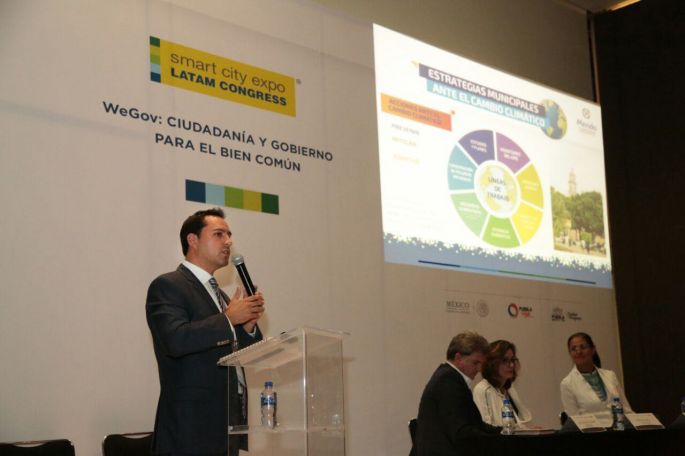 Mauricio Vila participa como ponente invitado en el Congreso Mundial de Ciudades Inteligentes que se realiza en Puebla, Puebla.