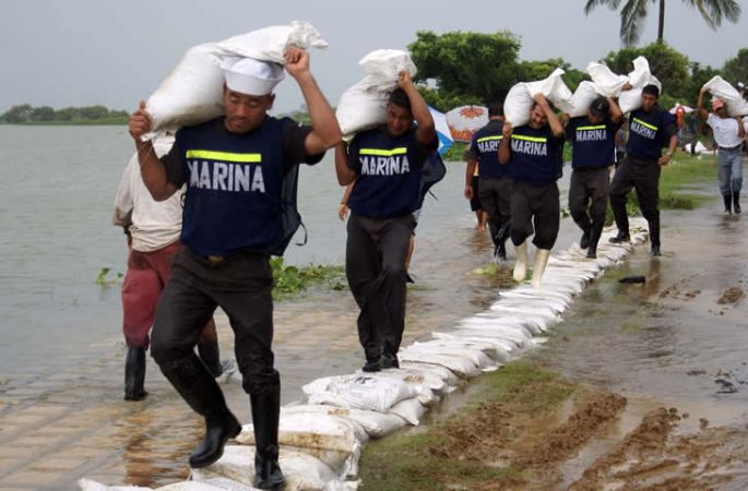   La Marina lista para ayudar a la población por "Calvín"