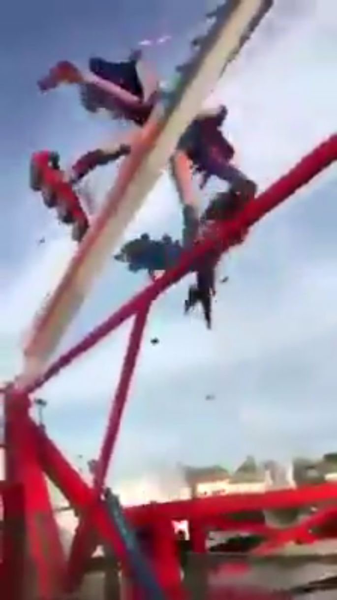 Grave accidente en un juego mecánico en Ohio: 1 muerto y 7 heridos.