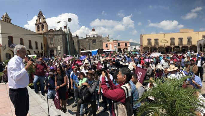 Advierte López Obrador que la mafia del poder quiere hacer una alianza total en contra de MORENA.