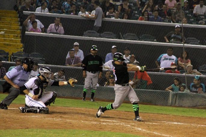 Con grand slam, Leones propina paliza a los Saraperos: 12x5    