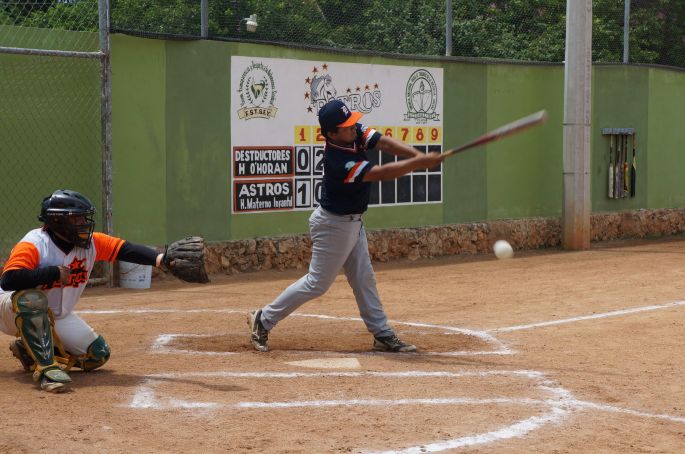 Astros se impone a Destructores: 8x7, en el sóftbol de los trabajadores del poder ejecutivo. 
