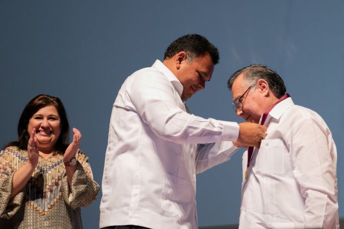 Recibe Pedro Sierra Lira la Medalla al Mérito Jurídico “Rafael Matos Escobedo”.