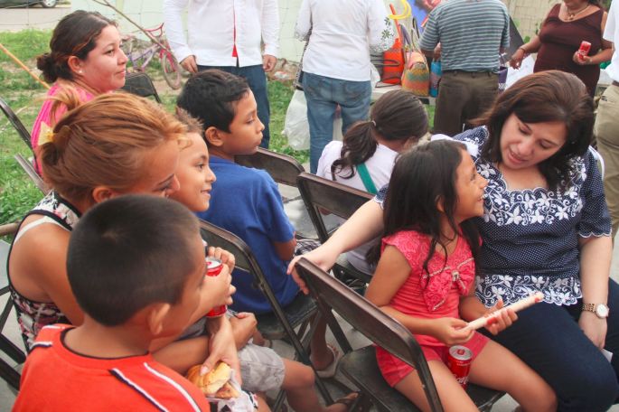 Celia Rivas conmemora en colonias del Sur.