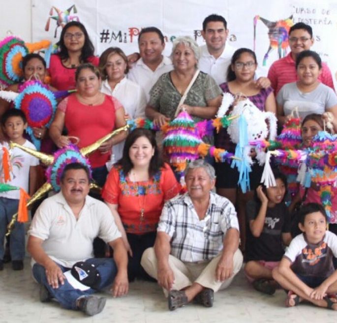 Más de 300 mujeres participan en el Taller "Mi primera piñata".