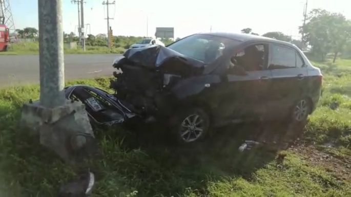 "Choca y deja abandonado su vehículo en periférico
