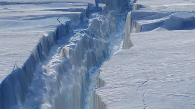 Iceberg gigante rompe la Antártida.