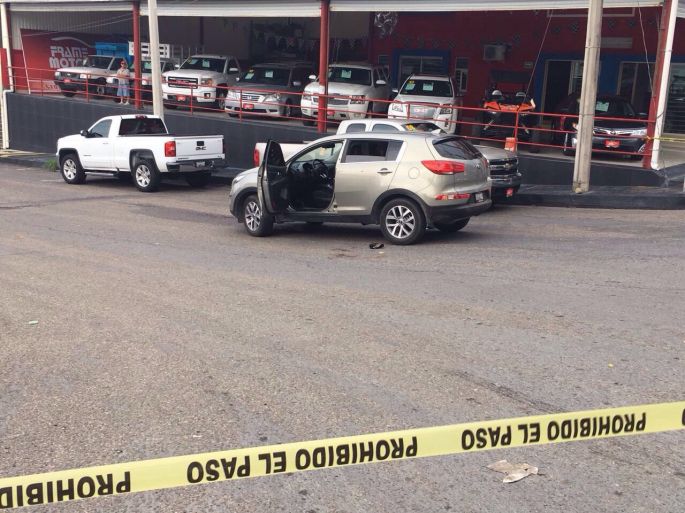 Ejecutan a un hombre y se produce una persecución en Tepic.