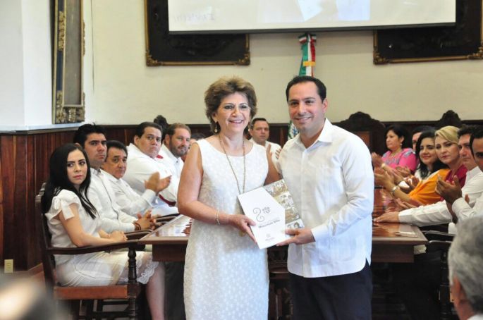 Mauricio Vila entrega su II informe de Gobierno en sesión Solemne de Cabildo.
