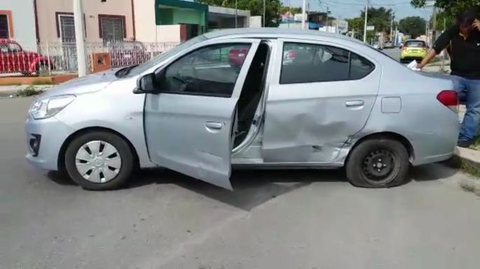 Por andar distraído se vuela el alto y choca