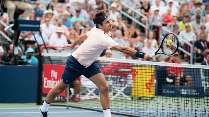 Federer a semifinales en Montreal.