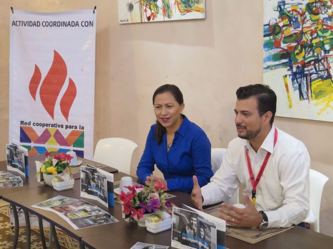 Estudiantes de la UVG realizan servicio comunitario.