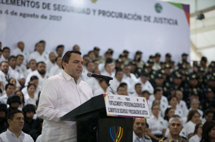 Mejores salarios y equipamiento, para la mejor Policía.