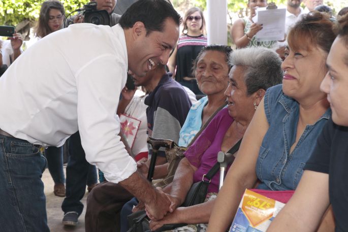 El alcalde Mauricio Vila Dosal encabeza la novena entrega masiva de aparatos ortopédicos.