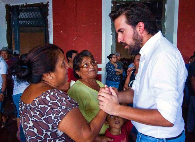 Gestiones de Pablo Gamboa por la economía y salud de vecinos de Halachó.