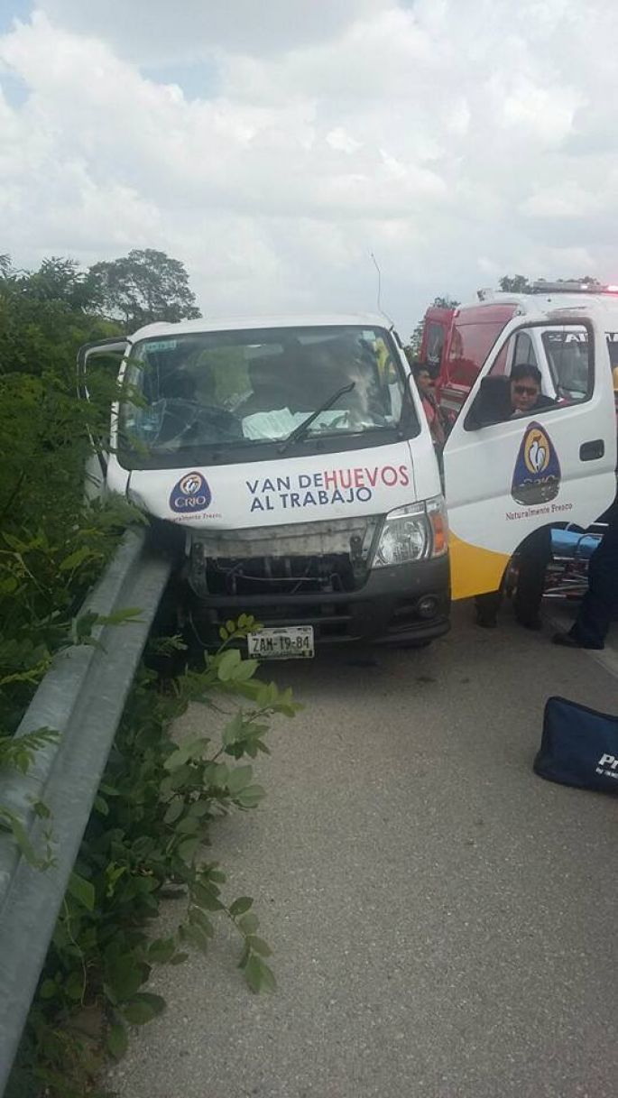2 muertos en grave accidente en la carretera Mérida-Tetiz.