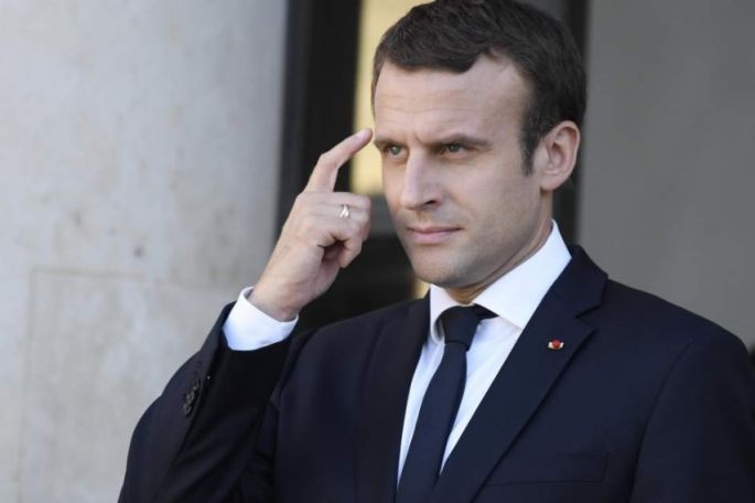 Macron denuncia a un fotógrafo por acoso durante sus vacaciones en Marsella.