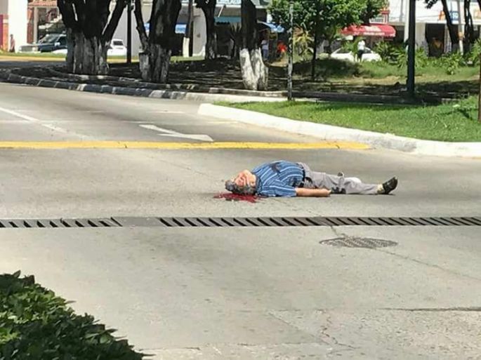 Asesinan a comandante de Zihuatanejo, Guerrero. 