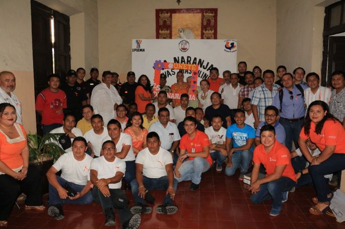 Conmemoran el Día Naranja en Valladolid con un taller