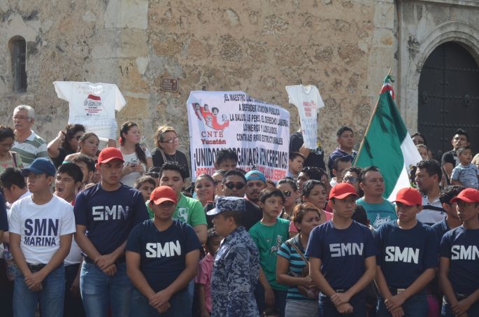 Con protesta magisterial se lleva a cabo el desfile de Independencia.
