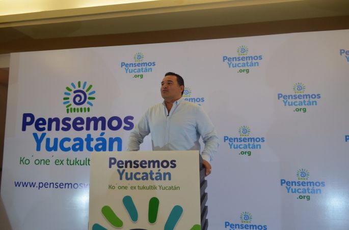 Renán Barrera levanta la mano para encabezar el Frente Ciudadano del PAN, PRD y MC en Yucatán.