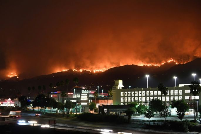 Incendio sin precedentes en Los Angeles, más de 500 viviendas evacuadas.