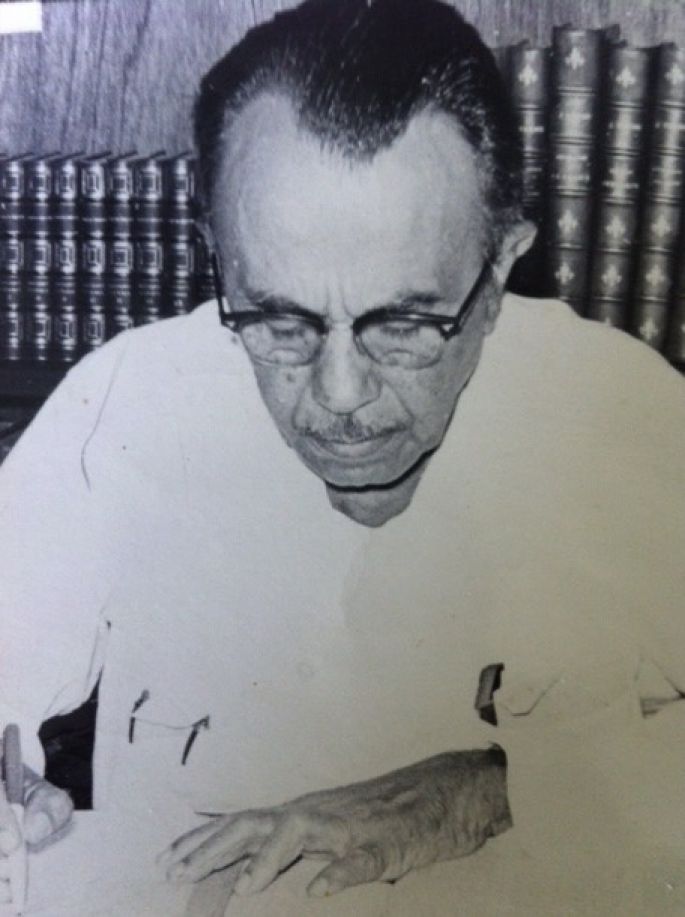 Ofrenda floral ante la tumba del profr. escritor y poeta Abelardo Barrera Osorio