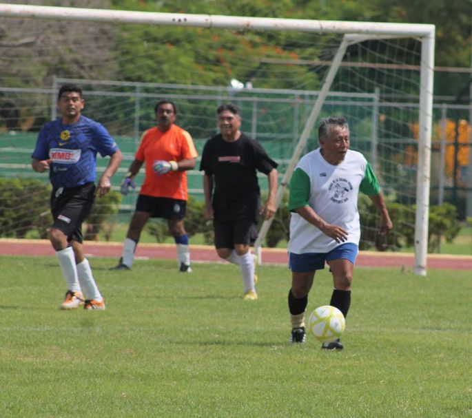 Ex futbolistas se reúnen para jugar y recordar a los Potros de la Colonia Yucatán