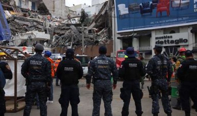 La Policía Federal coordina atención psicológica y alimenticia a familiares de víctimas en la Roma