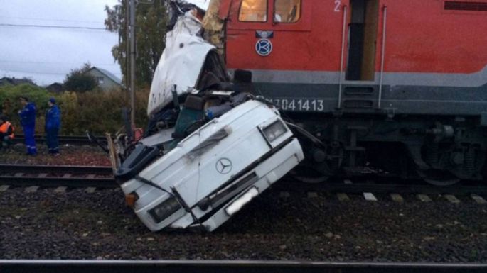 Al menos 19 muertos por el choque de un tren y un autobús en Rusia
