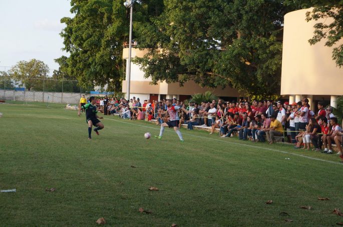 Inician las jornadas en la Liga Premier de Fútbol.