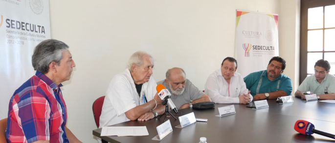 Suman aportaciones de cinco periodistas a colección hemerográfica  