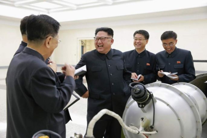 Corea del Norte amenaza a Japón con "nubes nucleares" por impulsar nuevas sanciones.