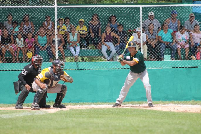 Carlos Morales lider de bateo en la Liga de Béisbol "Naxón Zapata"