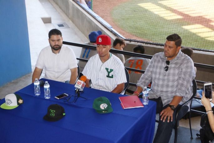 Cardenales de San Luis firma a lanzador de los Leones de Yucatán