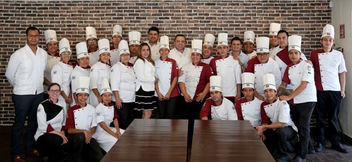 Alumnos de la Universidad Vizcaya de las Américas se suman a Escudo Yucatán