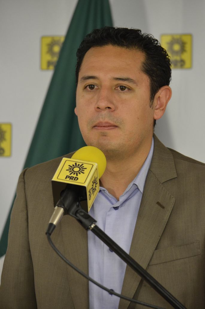 EPN demuestra con el "dedazo" que el tricolor sigue con la misma práctica arcaica de antaño: PRD