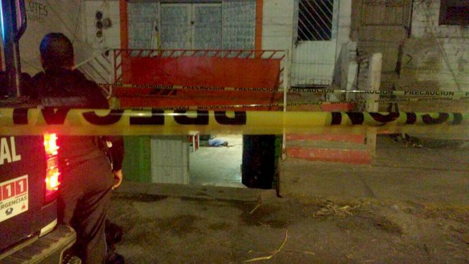 Ejecutan a tres en una cantina   