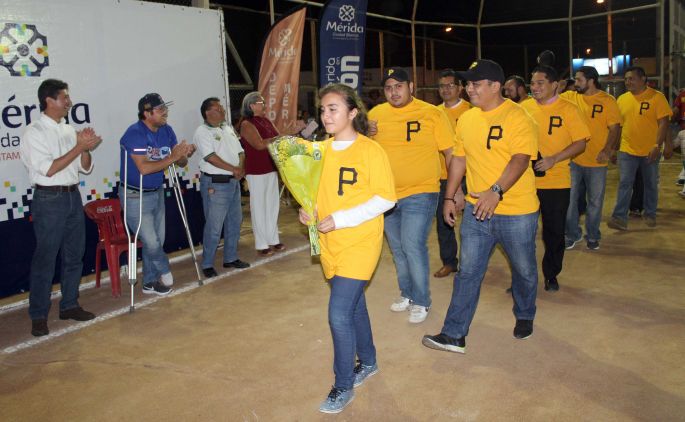 Inicia la X edición de la Liga Nocturna de Sóftbol en la Jesús Carranza