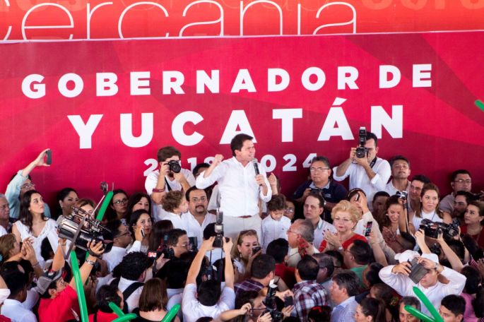 Mauricio Sahuí Rivero se registra como precandidato de unidad del PRI al Gobierno de Yucatán