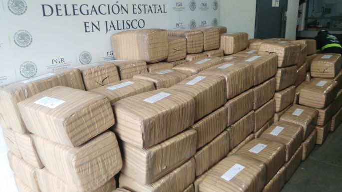 Aseguran dos toneladas de mota en Jalisco