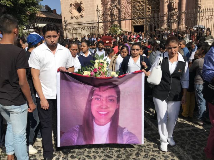 Despiden a nutrióloga asesinada en Guerrero