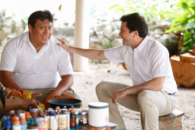 A consolidar la economía de Yucatán; visita Sahuí a artesanos de Pisté