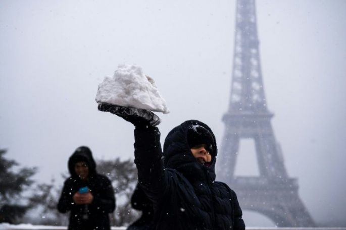 La Torre Eiffel, cerrada por la nieve