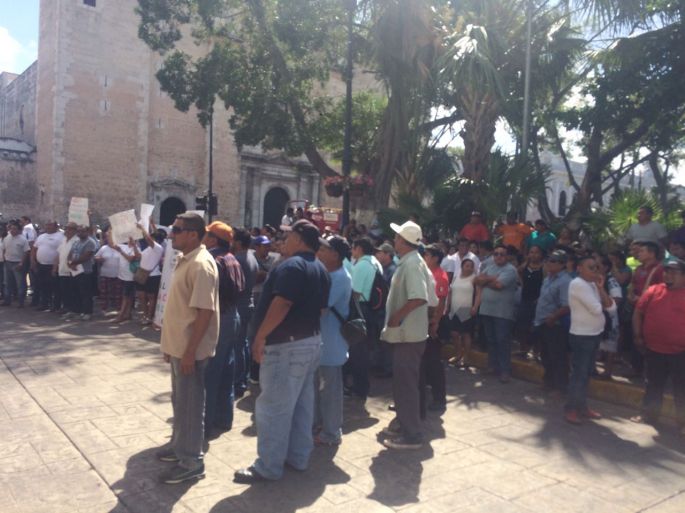 La UNTRAC protesta en contra de los gasolinazos y el alza de precios de la canasta básica