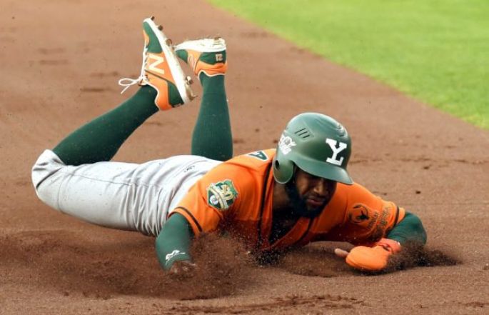 Diablos Rojos se queda con cerrado juego ante Leones